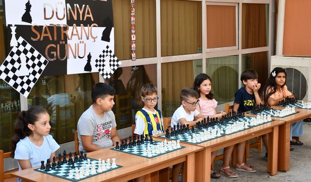Manisa'da minik satranç severler Dünya Satranç Günü'nü kutladı!