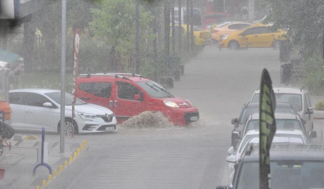 Edirne’de vatandaşlar yağmura hazırlıksız yakalandı!