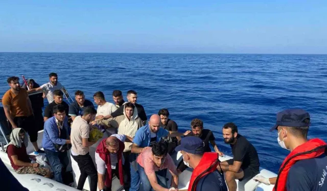 Fethiye'de denizin ortasında göçmen dramı! 58 göçmen kurtarıldı!
