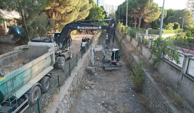 Manisa Büyükşehir Belediyesi Bozköy Deresi'nde temizlik çalışması başlattı!