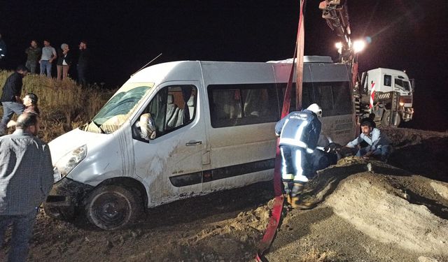 Özalp'ta sel nedeniyle bazı evler sular altına kaldı