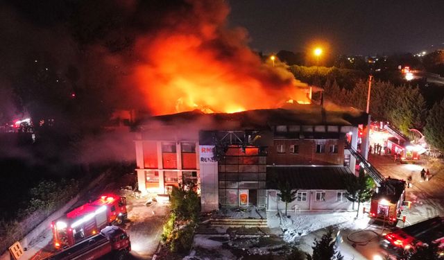 Sakarya'daki fabrika yangını havadan görüntülendi