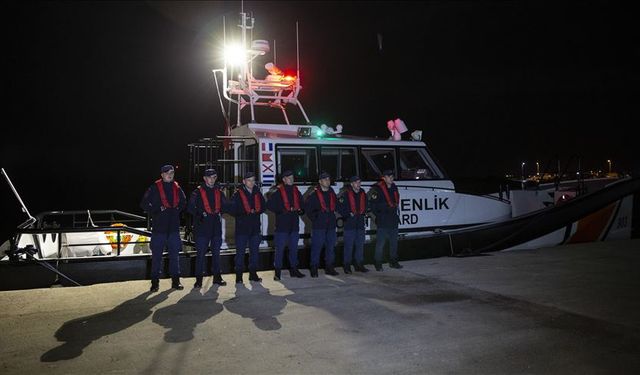 Sahil Güvenlik, 2 operasyonda toplam 74 düzensiz göçmeni yakaladı!