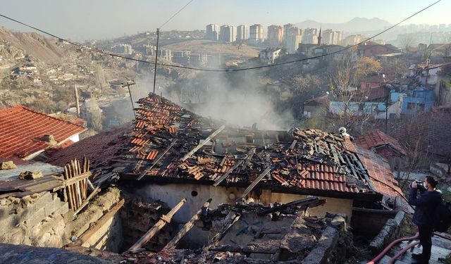 Başkentte çıkan yangın paniğe sebep oldu!