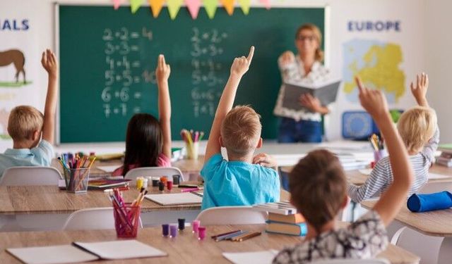MEB 2026-2027 Okula Başlama Yaşı Hesaplama: Kaç Aylıklar 1. Sınıfa Gidecek, Kimler Erteleyebilir?