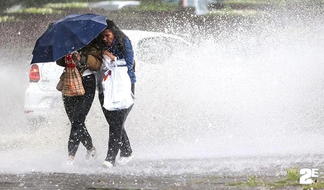İzmir'de gök gürültülü sağanak yağış uyarısı! Gece yarısı başlayacak