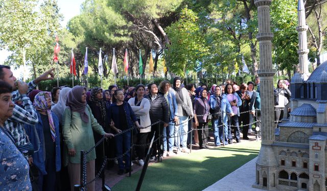 Gölmarmaralı kadınlar 'Adım Adım Manisa' ile şehri keşfetti!