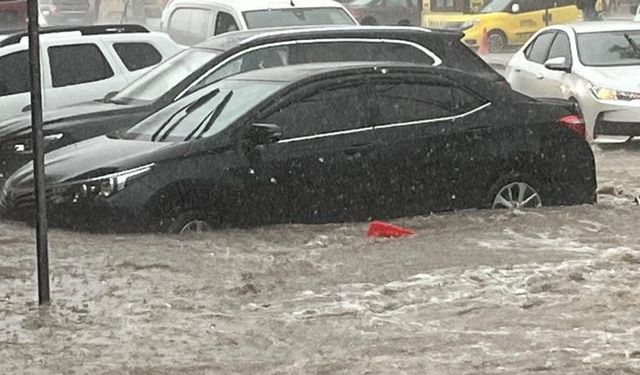 Gelibolu'da şiddetli yağış ve rüzgar hayatı olumsuz etkiledi