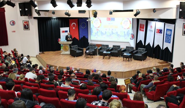 VolunFest'le gençler ÇOMÜ'de buluştu