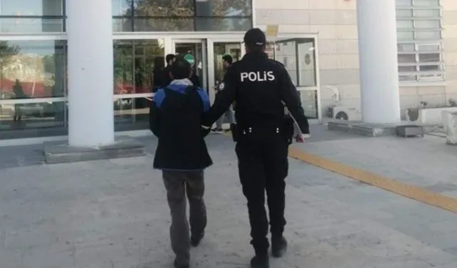 Çanakkale'de otomobilde yapılan aramada yasaklı madde ele geçirildi, 3 kişi tutuklandı