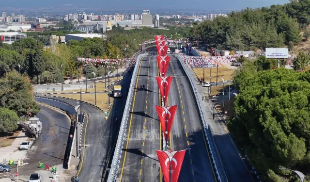 Manisa'da trafik rahatlıyor: Cumhuriyet Kavşağı törenle açıldı!