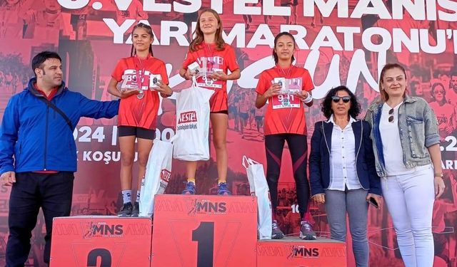 Yunusemre Belediyespor'dan Yarı Maraton'da iki madalya!