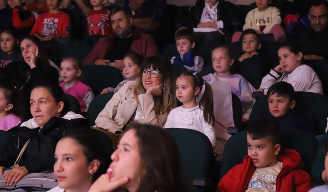 Turgutlu'da çocuklar ‘Ağaç Ev’ tiyatro oyunu ile buluştu!