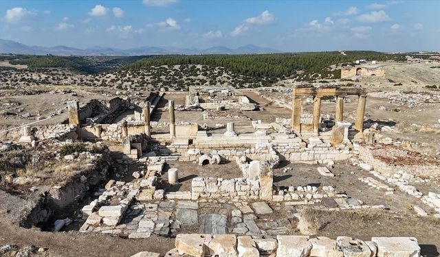 Uşak Blaundos Antik Kenti'nde imparator Hadrianus'a ithaf edilen kitabe bulundu