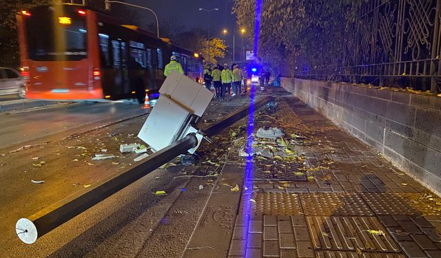 Minibüs 3 otomobil ve 1 motosiklete çarptı: 1 ölü, 1 yaralı!