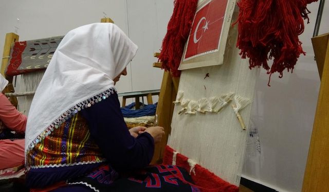 'Türk Düğümlü Halılar Atlası' semineri Uşak'ta gerçekleştirildi