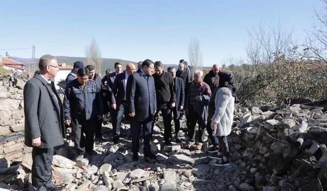 Kütahya Tavşanlı Kızılçukur Köyünde yangın: 7 ev ve 4 hayvan barınağı yandı