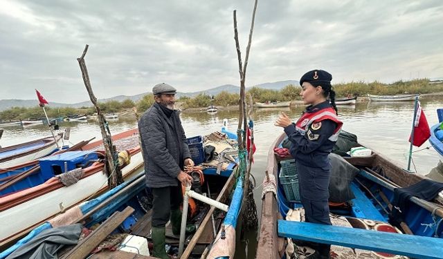 Jandarma Bafa Gölü’nde denetimlere devam ediyor