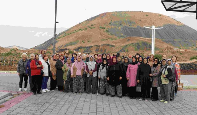 Manisa'dan 58 kadın Kula'nın tarihini ‘Adım Adım’ keşfetti