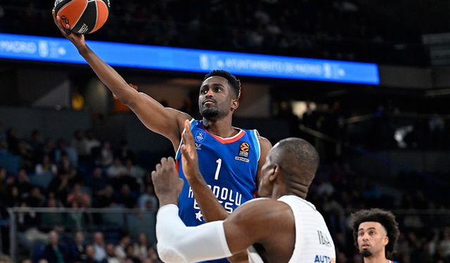 Anadolu Efes, Real Madrid'i deplasmanda devirdi!