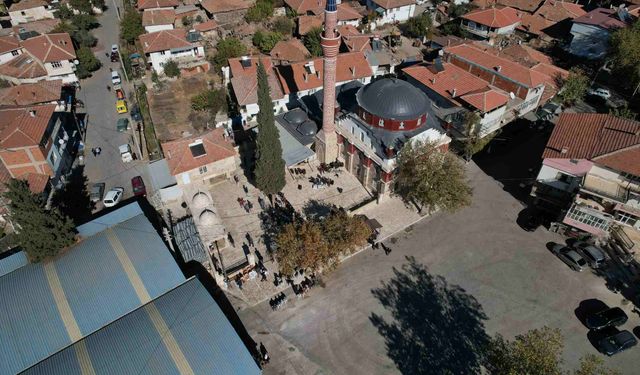 Manisa Sandal Mahallesi Camii'sine traverten taşlarıyla yenileme!