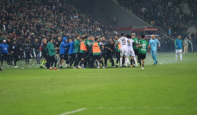 Sakaryaspor ve Kocaelispor'a cezalar yağdı!