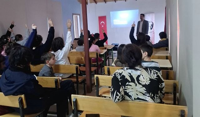 Köyceğiz’de teknoloji bağımlılığı, akran zorbalığı ve sosyal medya semineri