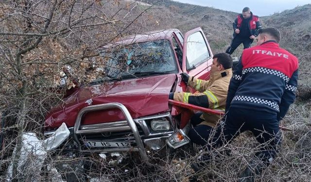 Çanakkale trafik kazası: Otomobil şarampole uçtu!