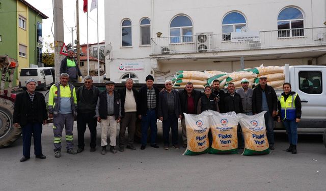 Denizli Büyükşehir Belediyesi, çiftçiye ücretsiz yem desteği sağladı