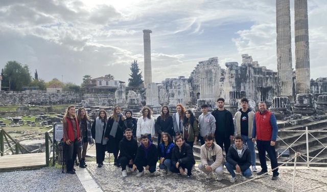 Didim'de tarihi keşif: Üniversite öğrencileri Apollon Tapınağı'nı ziyaret etti