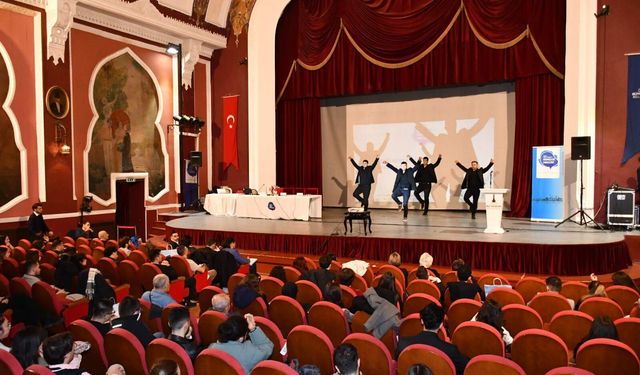 İzmir Gençlik Meclisi’nde yeni dönem Yusuf Eren Balıkçı ile başladı