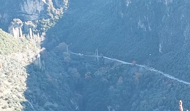 Köşk Ödemiş karayolunda heyelan meydana geldi