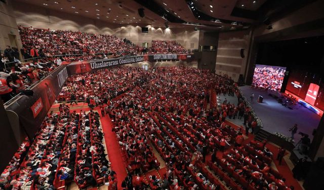 İstanbul’da 4. Kırmızı Yelek Uluslararası Gönüllülük Ödülleri sahiplerini ağırladı