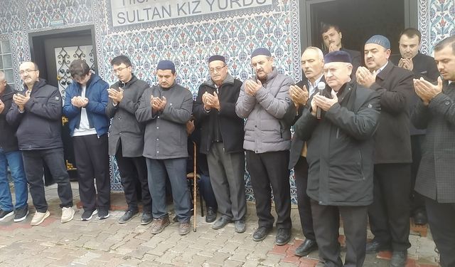 Hisarcık’ta 45 kişilik umre kafilesi dualarla uğurlandı