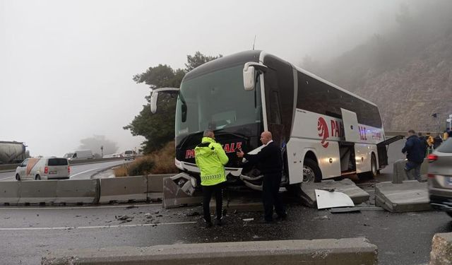 Muğla'da yolcu otobüsü bariyerlere çarptı: Yaralılar var!