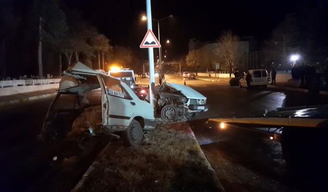 Tofaş ortadan ikiye bölündü: 1 ölü, 1 kişinin hayati tehlikesi var!