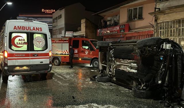 Uşak'ta trafik kazası: Cip ve otomobil çarpıştı, 2 yaralı!