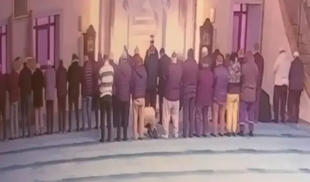 Camide namaz kılarken kalp krizi geçirip hayatını kaybetti!