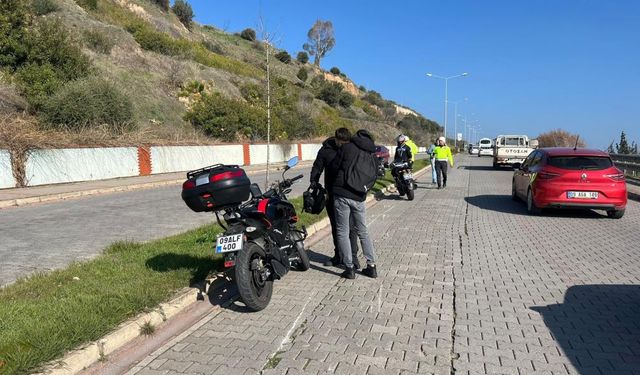 Motosiklet ile şov yapmak isterken hakimiyetini kaybetti!