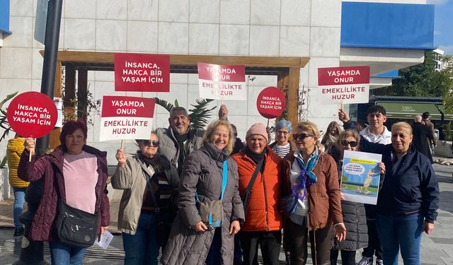 İzmirli emekli kadınlardan el ilanlı protesto