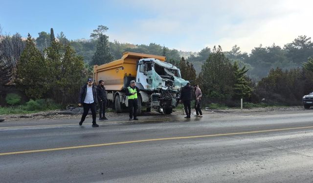 Bodrum’da feci kaza: 2 hafriyat kamyonu çarpıştı 1’i ağır 2 yaralı