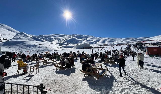 Denizli Kayak Merkezi yeni yılda yoğun ilgi gördü