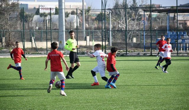 Manisa'da U11 Futbol Turnuvası şampiyonlarını belirledi