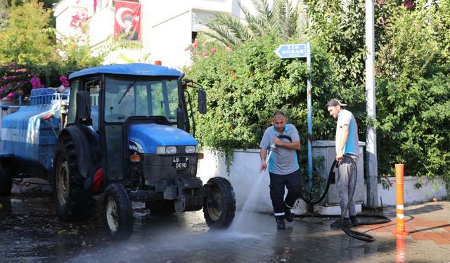 Pırıl pırıl bir Marmaris için durmadan çalışıyorlar