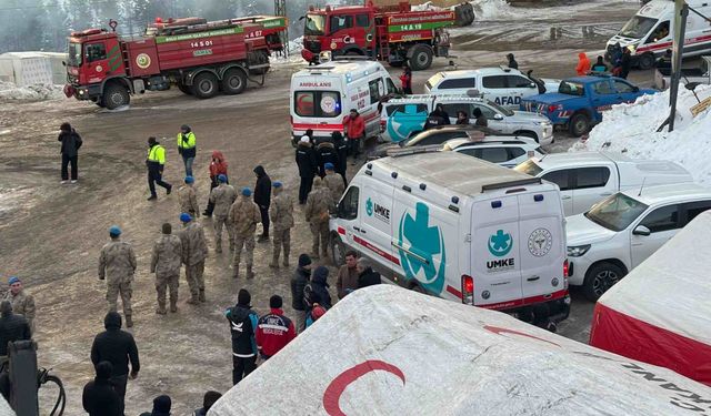 Bolu Kartalkaya Kayak Merkezi'ndeki yangınla mücadele sürüyor!