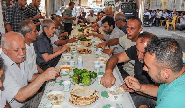 Tavas’ta cenaze evlerinde yemek dağıtma geleneği kaldırıldı!