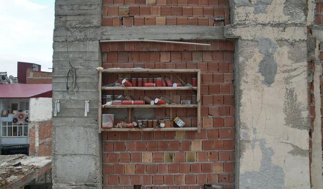 Elbistan'da depremin hatırası olan kavanozlar yıkıldı