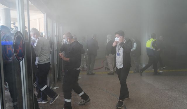 Akdeniz Üniversitesi Tıp Fakültesi Hastanesi'nde yangın! Hastalar tahliye edildi