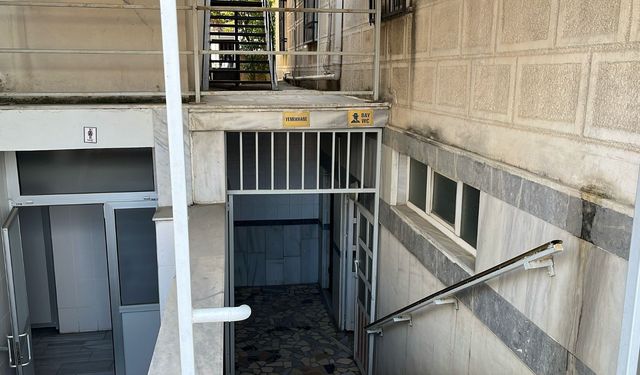 Cemaat silah sesiyle irkildi! Gerçek tüyler ürpertti: Cami tuvaletinde vurulmuş şekilde bulundu