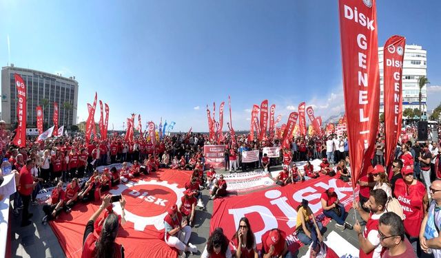 DİSK demokrasi zinciri kuruyor: Türkiye genelinde yarım gün iş bırakılacak!